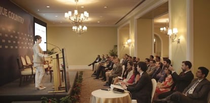 Arantza Tapia interviene en uno de los actos de la misión comercial en India.