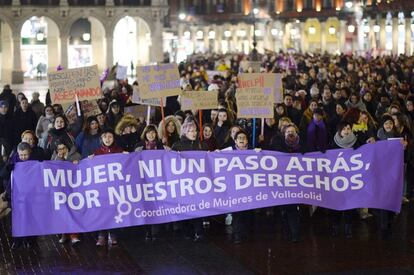 Manifestación llevada a cabo este lunes en Valladolid, convocada por las Organizaciones Feministas de Valladolid bajo el lema '¡Nuestros derechos no se negocian!'.