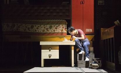 Escena de 'Fun Home', dirigida por Daniel Anglès.