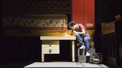 Escena de 'Fun Home', dirigida por Daniel Anglès.