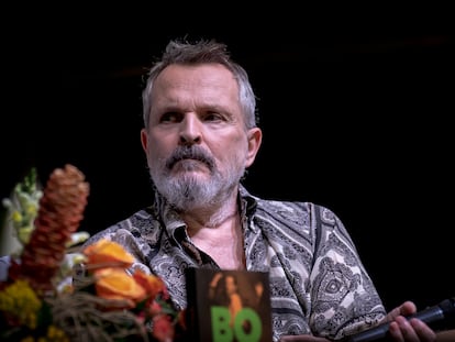 El cantante Miguel Bosé durante la presentación de su libro 'El hijo del capitán', en la Feria del Libro de Guadalajara 2022, el 27 de noviembre de ese año.