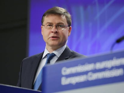 El vicepresidente de la CE, Valdis Dombrovskis. / AFP / Aris Oikonomou