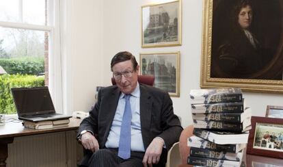 Max Hastings en su estudio del barrio londinense de Fulham, donde recala una vez por semana.