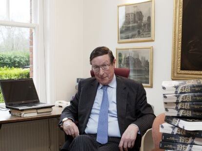 Max Hastings en su estudio del barrio londinense de Fulham, donde recala una vez por semana.