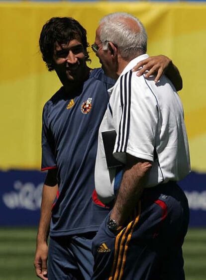 Raúl y Luis, durante un entrenamiento de la selección.