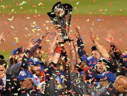 El equipo de Estados Unidos levanta el título enl a final del Clásico Mundial de Béisbol