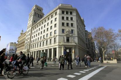 La antigua sede de Banesto, en la plaza de Catalunya.