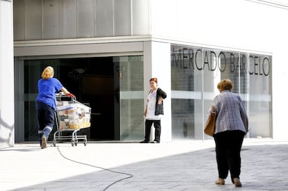 Exterior del mercado de Barceló, en Madrid, cerca de la estación de metro de Tribunal.