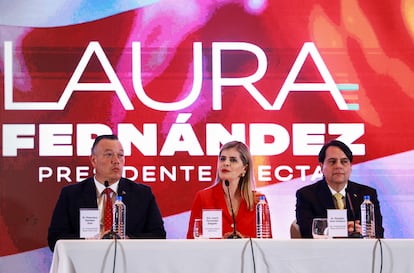 Francisco Gamboa Soto, Laura Fernández y Douglas Soto Campos, en San José (Costa Rica), este lunes.