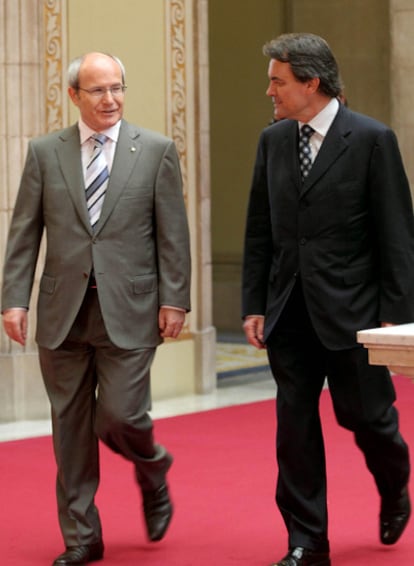 Josep Montilla (left) and his chief opponent at the polls, Artur Mas.