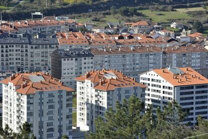 Panor&aacute;mica de edificios construidos en la localidad de A Valenz&aacute; (Barbad&aacute;s) lim&iacute;trofe con Ourense