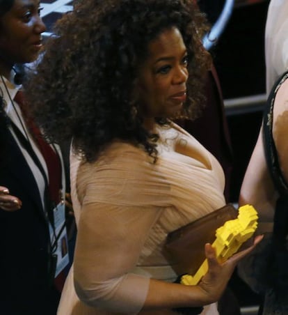 Oprah, con su Oscar de Lego.