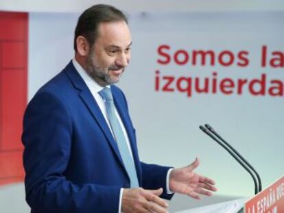 Los responsables de la estrategia socialista calculan que para seguir en el Gobierno necesitan, además de movilizar a sus votantes, recuperar el voto de los descontentos que en 2015 y 2016 optaron por el partido de Rivera