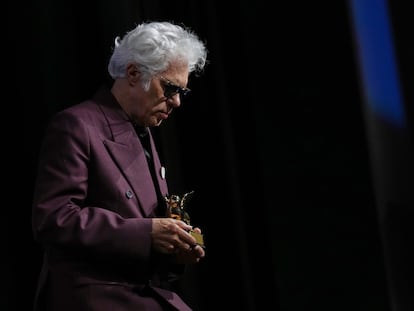 Jim Jarmusch, con el León de Oro por 'Father Mother Sister Brother', en el festival de Venecia.