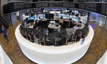 Corredores de la Bolsa de Fráncfort (Alemania)