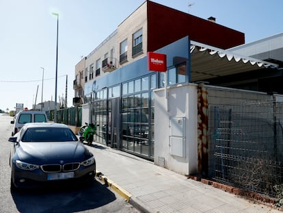 Vista del bar donde la pareja discutió antes del atropello mortal, en la localidad toledana de Santo Domingo Caudilla este viernes.