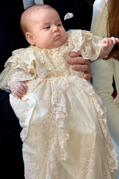 La fiesta de su cumpleaños será tan íntima como lo fue su bautizo. Poco más de 20 invitados participaron en la ceremonia, que duró 45 minutos y se celebró en la capilla real del Palacio de St. James.