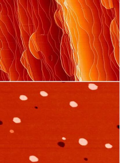 Una superficie metálica cristalina convencional, de 0,5 micras, con numerosas irregularidades (arriba) y otra del mismo tamaño del espejo metálico perfecto creado por científicos de la Universidad Autónoma de Madrid, estabilizado mediante el efecto llamado de pozo cuántico.