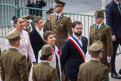 En esta oportunidad, el jefe de Estado ha resumido algunas de las acciones tomadas frente a la crisis económica, migratoria y de seguridad. Además, habló de las actividades vinculadas a la conmemoración de los 50 años del golpe de Estado de 1973. En la imagen, la llegada de Boric al Congreso. 