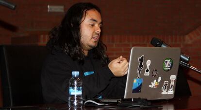 Daniel Echeverri demonstrated a tool for identifying users on the hidden Tor network.