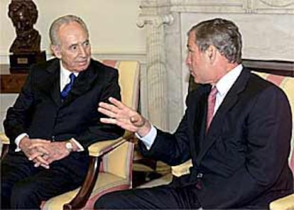El presidente de EE UU, George Bush, y el ministro de Exteriores israelí, Simón Peres, se reunieron ayer en la Casa Blanca para tratar de una posible reanudación del proceso de paz en Oriente Próximo.