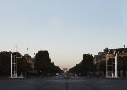 "Una señora me dijo que le parecían preciosas. Pero luego me preguntó que cuándo quitábamos los andamios", cuenta el concejal de Cultura de París. Esos 'andamios' son en realidad estructuras de una sofisticada aleación de bronce y aluminio, sumada a cuatro toneladas de cristales Swarowski, un total de 3.060. |