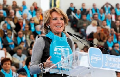 La presidenta regional, Esperanza Aguirre, en el mitín del pasado sábado en Las Rozas.