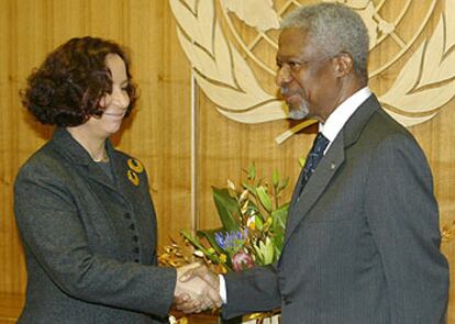 Ana Palacio y Kofi Annan, ayer en la sede de Naciones Unidas en Nueva York.