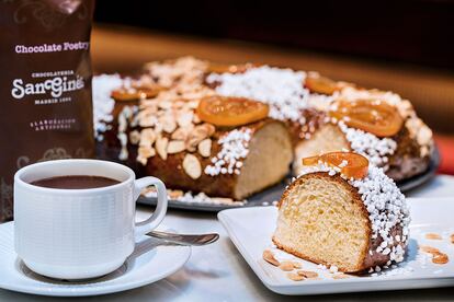 Desayunar roscón y chocolate de San Ginés en plena Gran Vía. A medio camino entre la Red de San Luis y la plaza de Callao, en el corazón de Madrid Central, Ondas, la vermutería del Hotel Hyatt Centric, reinventa una dulce tradición navideña: la del roscón de Reyes con chocolate a la taza. Pero con unos productos especiales: el roscón del Premio Nacional de Gastronomía Isabel Maestre y el tradicional chocolate de San Ginés, un símbolo de Madrid desde 1894. Cuesta 10,50 € y podrá degustarse hasta el 6 de enero.