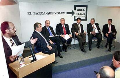 Los seis candidatos a la presidencia del Barcelona, durante el foro en EL PAÍS.