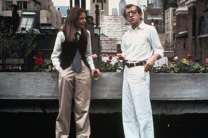 Las listas de películas no entienden de polémicas de actualidad. Usuarios y críticos se limitan a valorar los filmes y 'Annie Hall' pone a todos de acuerdo. Incluida la Academia de Hollywood: Oscar a la mejor película, dirección (Woody Allen), actriz protagonista (Diane Keaton) y guion. Muchos la consideran la mejor obra de Allen, aunque en la lista cruzada de los filmes que más aprecian Rotten Tomatoes y Filmaffinity aparece otro filme del director: 'Manhattan'.