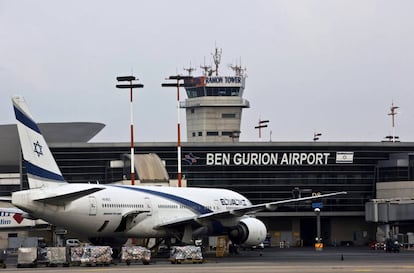 Un avi&oacute;n de El Al en el aeropuerto Ben Gurion, en Israel