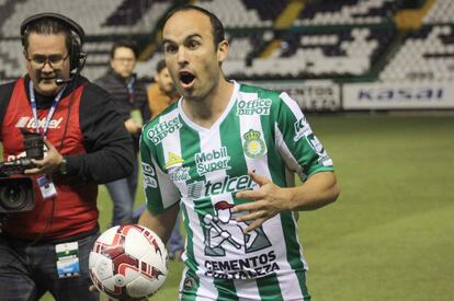 Donovan durante su presentación.