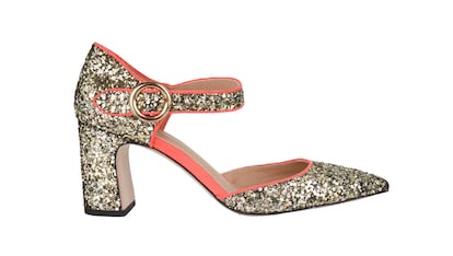 Asos firma estos zapatos glitter dorados con ribete en rosa (c.p.v.)