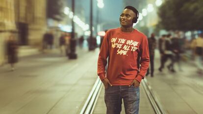 Diop Jr. en la Avenida de la Constitución de Sevilla.