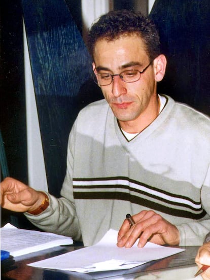 Una de las pocas imágenes de Manuel Indiano que se encuentran, tomada en un pleno municipal el 8 de marzo de 2000 en Zumárraga.