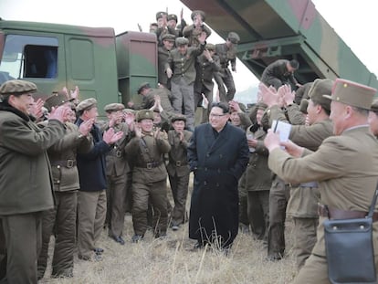 Kim Jong-un, durante os testes o lançamento de mísseis.