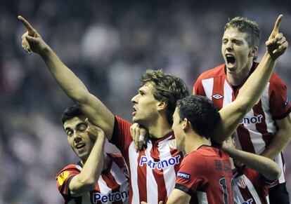 Athletic Bilbao&#039;s Fernando Llorente, second left, celebrates his goal against Manchester United.