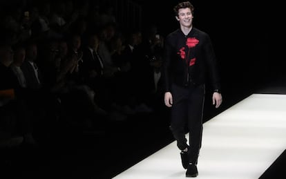 Shawn Mendes, en el desfile Emporio Armani en Milan.