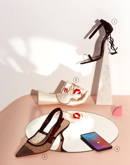 <b><p>El detalle importa</b></p>
1. Sandalia negra de charol de Saint Laurent (895 euros). 2. Pitillera beis de Roger Vivier (1.600 euros). 3. Zapato de salón J’Adior de plumetis, de Christian Dior (790 euros). 4. Móvil LG G7 Fit (449 euros).