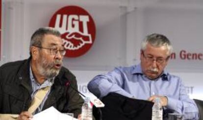 El secretario general de UGT, Cándido Méndez (i) y el de CCOO, Ignacio Fernández Toxo. EFE/Archivo