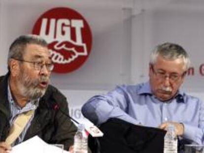 El secretario general de UGT, Cándido Méndez (i) y el de CCOO, Ignacio Fernández Toxo. EFE/Archivo