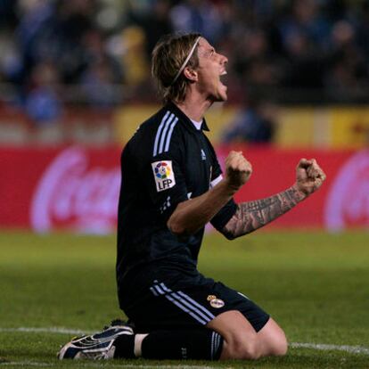 Guti celebra la victoria en Riazor contra el Deportivo.