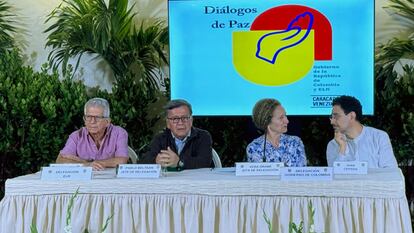 Las delegaciones del ELN y del Gobierno colombiano, el 25 de mayo en Caracas (Venezuela).