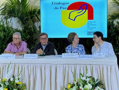 Las delegaciones del ELN y del Gobierno colombiano, el 25 de mayo en Caracas (Venezuela).