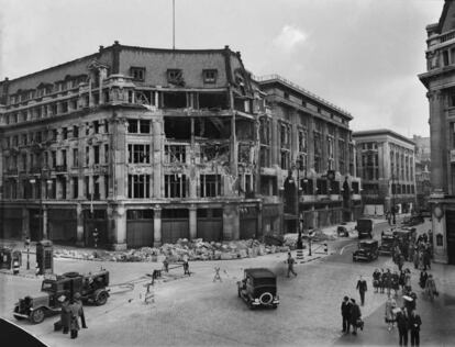 Edificio bombardeado en Oxford Circus, Londres (1940).