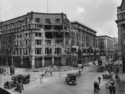 Edificio bombardeado en Oxford Circus, Londres (1940).