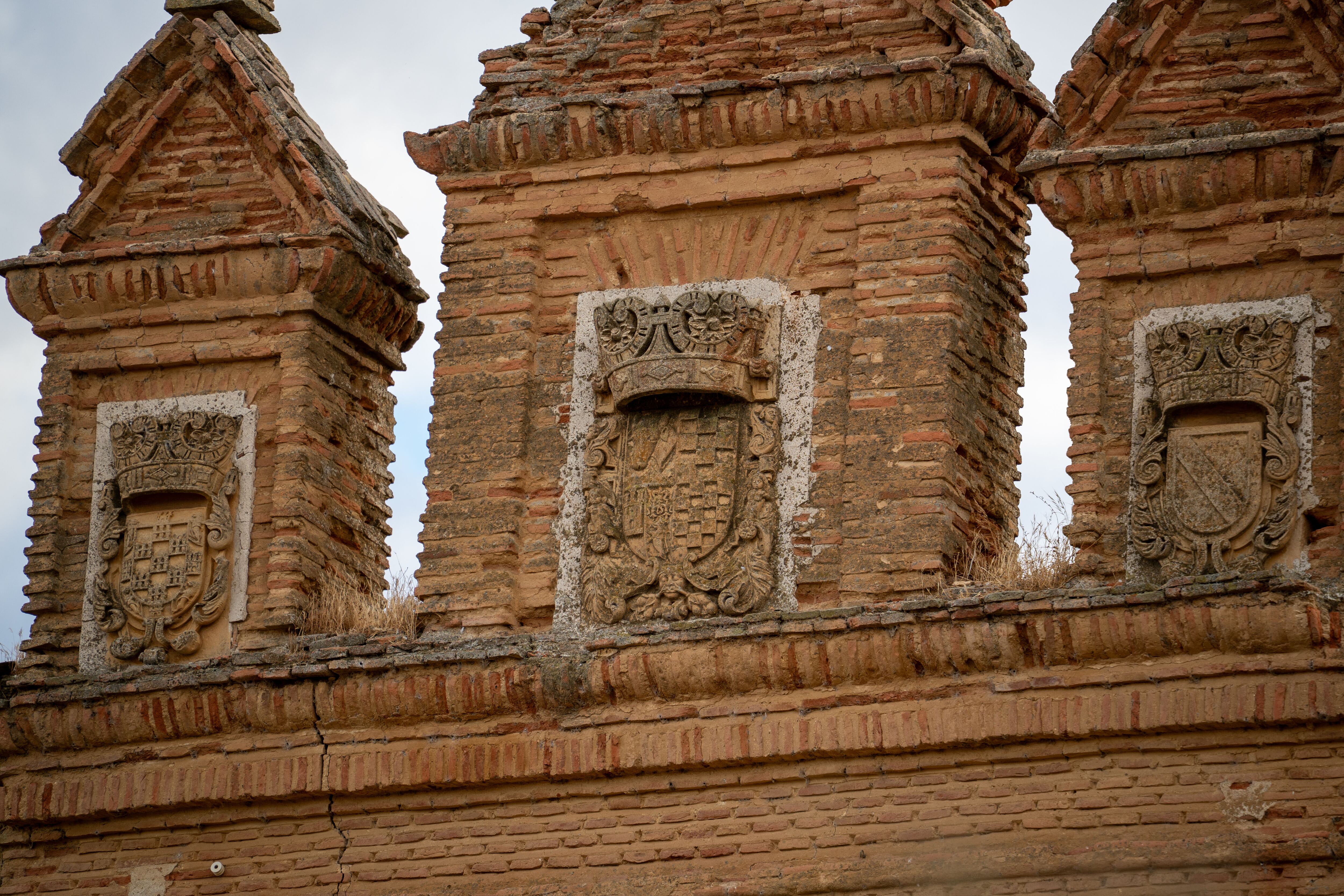 Escudos de la familia Villagómez, uno de los últimos elementos que se 
han conservado en Villagómez la Nueva (Valladolid).