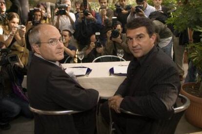 José Montilla (izquierda), con el presidente del Barça, Joan Laporta, en la campaña electoral de 2006.