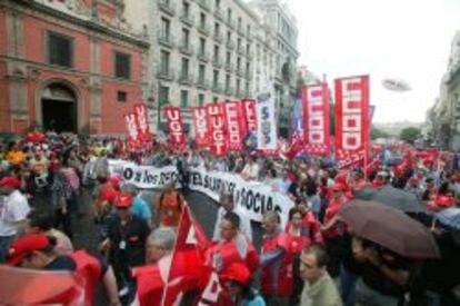 Marcha de funcionarios en protesta por los recortes en 2011